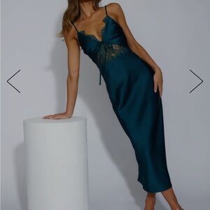 hello molly midi dress in teal size XS